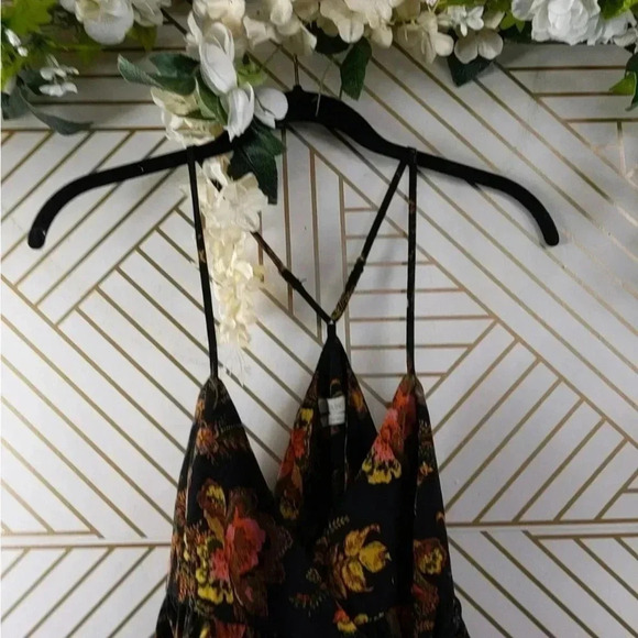 Urban Outfitters Women's Floral Wrap Top Blouse Sleeveless Tank Size Small, NWT - Picture 2 of 7